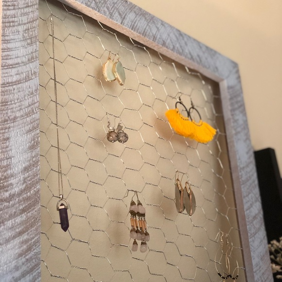 SOLD SOLD SOLD Distressed wooden jewelry frame - Picture 5 of 7